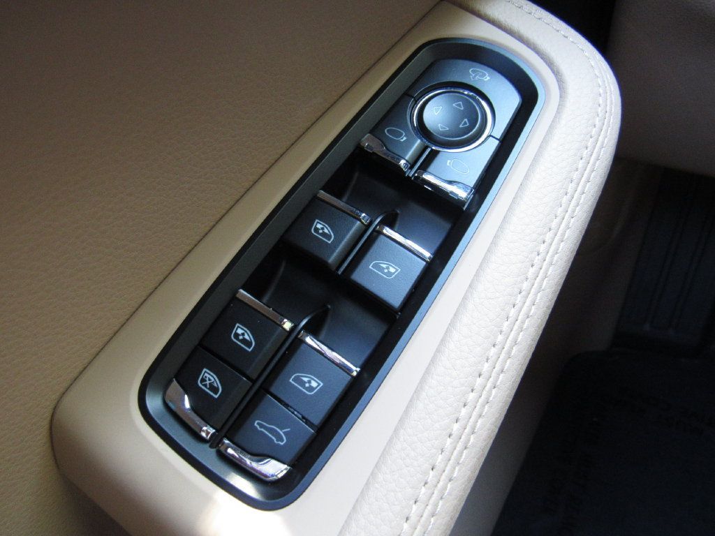 Certified 2026 Porsche Macan AWD/4WD image 25