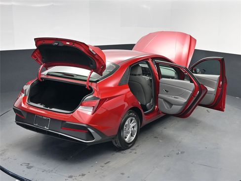 New 2026 Hyundai Elantra SE image 25