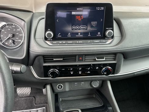 Used 2023 Nissan Rogue S image 22