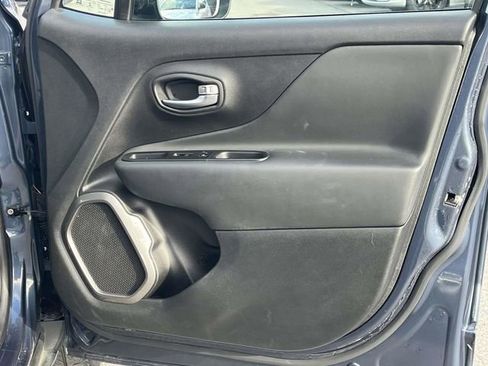 Used 2022 Jeep Renegade Limited image 24