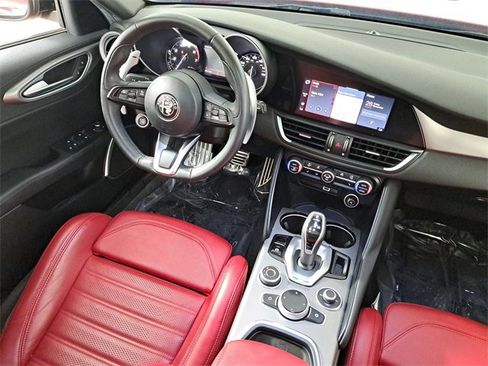 Used 2022 Alfa Romeo Giulia Veloce image 15