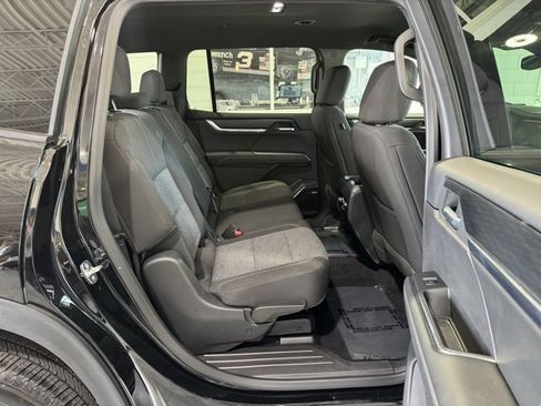 Used 2025 GMC Acadia Elevation image 13