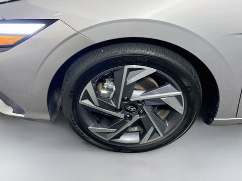 Used 2025 Hyundai Elantra Sport FWD image 13