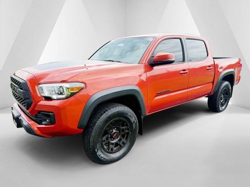 Used 2017 Toyota Tacoma TRD Off-Road AWD/4WD image 3
