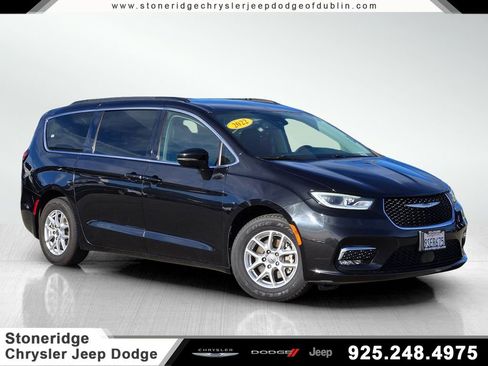 Used 2022 Chrysler Pacifica Touring-L FWD image 1