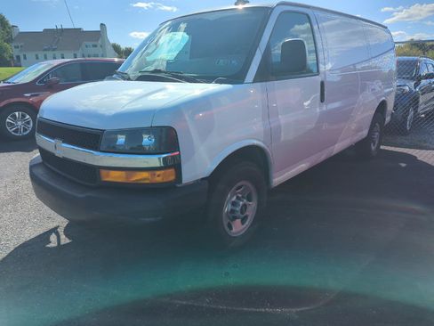Used 2018 GMC Savana 2500 RWD image 3