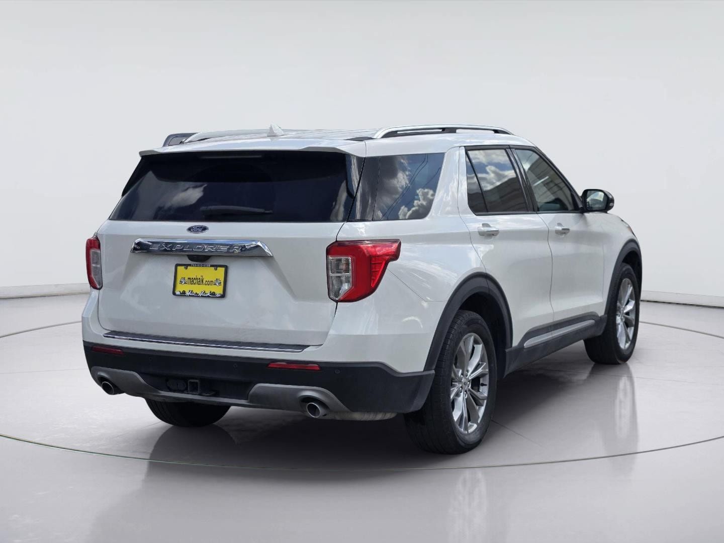 Used 2023 Ford Explorer Limited w/ Equipment Group 301A AWD/4WD image 7
