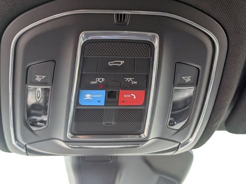 Used 2025 Jeep Grand Cherokee Limited RWD image 22