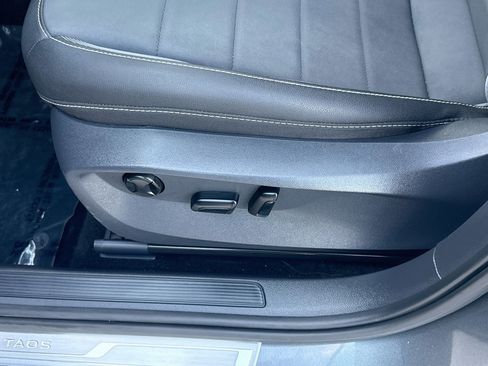 Certified 2024 Volkswagen Taos SE FWD image 17