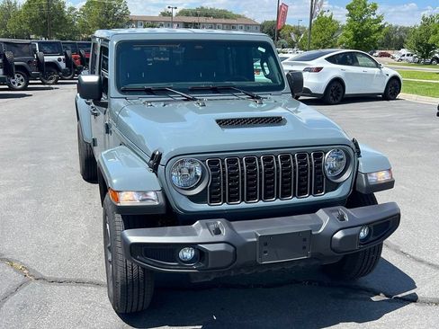 Used 2026 Jeep Gladiator Sport AWD/4WD image 4