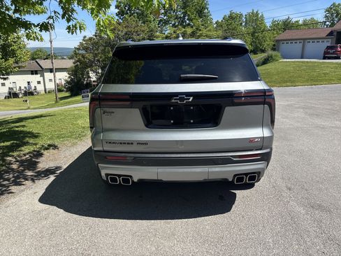 Used 2025 Chevrolet Traverse Z71 AWD/4WD image 4