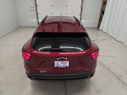 Used 2025 Chevrolet Trax RS w/ Sunroof Package FWD image 5