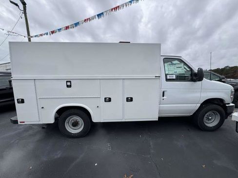 New 2026 Ford E-350 and Econoline 350 Super Duty w/ Power Equipment Group image 8