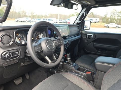 Used 2025 Jeep Gladiator Rubicon image 22