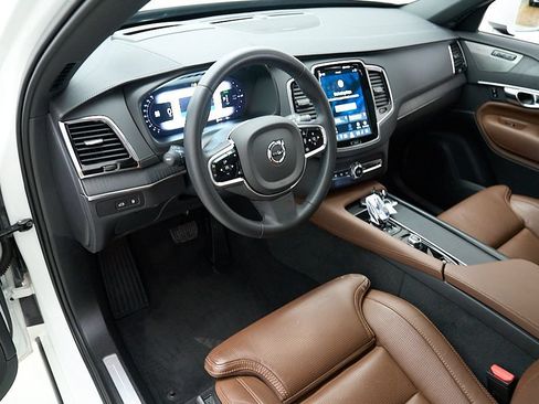 Certified 2024 Volvo XC90 T8 Ultimate AWD/4WD image 18
