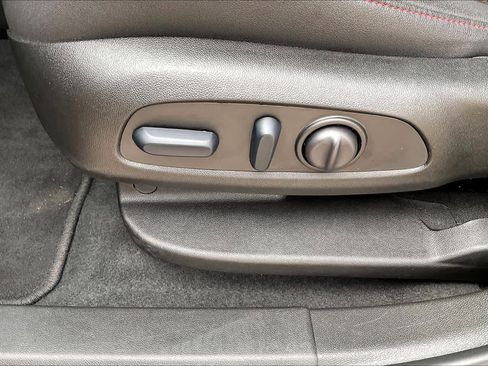 Used 2025 Chevrolet Blazer RS image 31