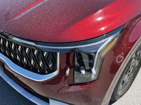 Certified 2026 Kia Carnival FWD image 8