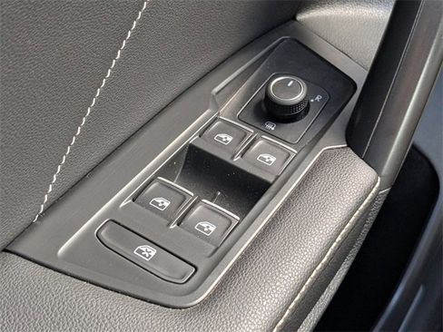 Used 2022 Volkswagen Tiguan SE R-Line image 28