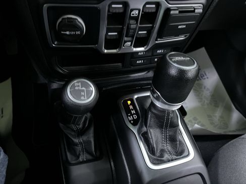 Used 2024 Jeep Gladiator Sport AWD/4WD image 24