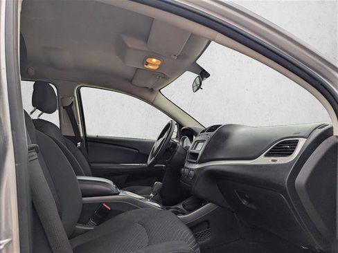 Used 2017 Dodge Journey SE image 15