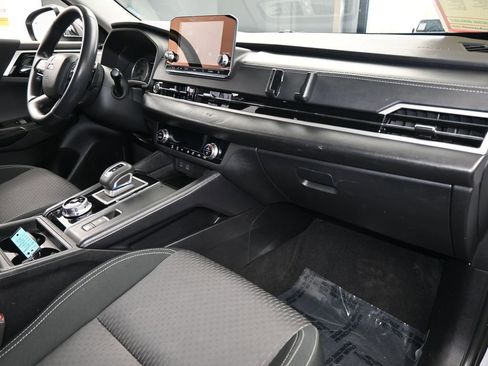 Used 2022 Mitsubishi Outlander ES image 42