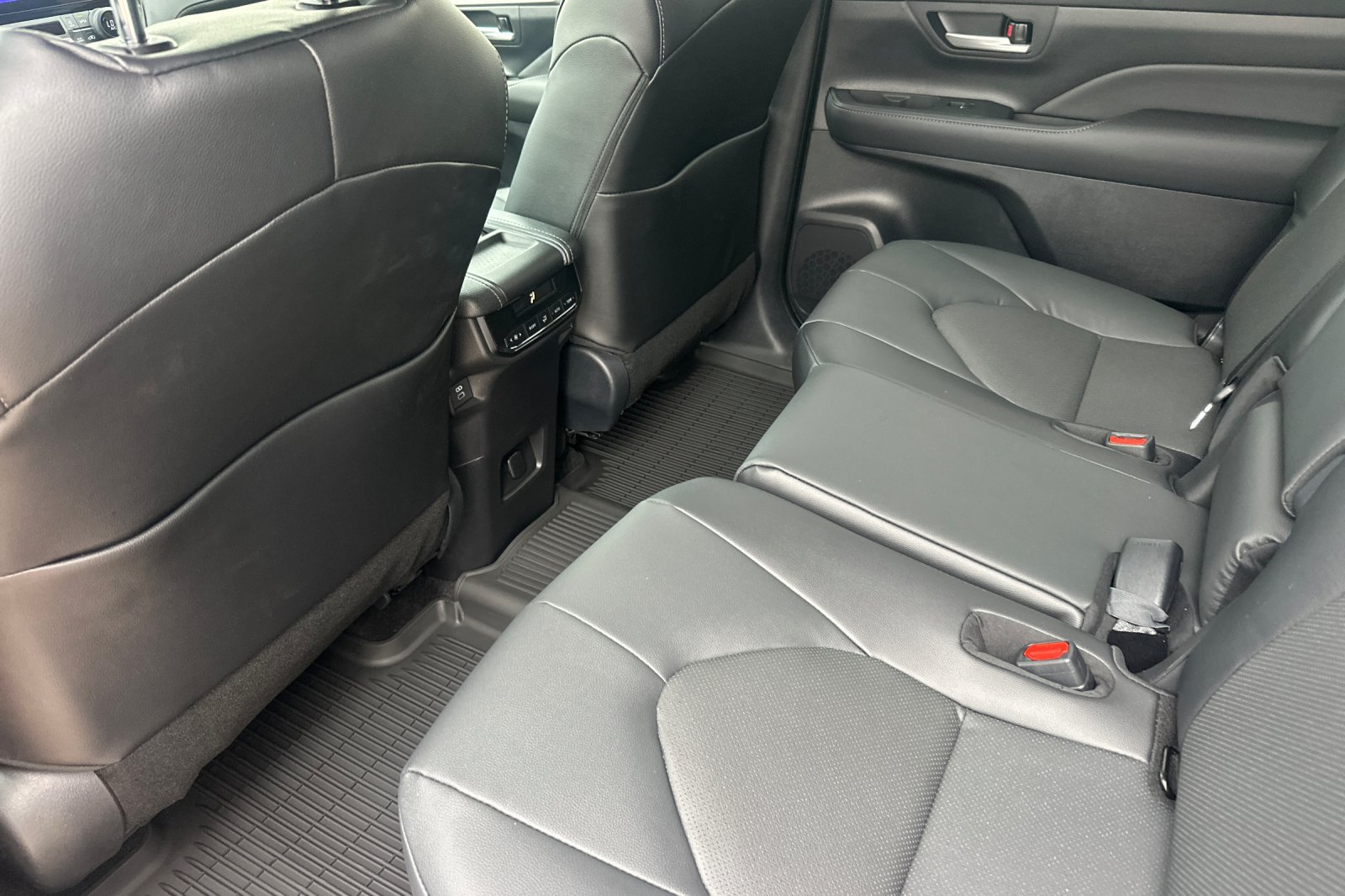 New 2026 Toyota Grand Highlander XLE FWD image 13