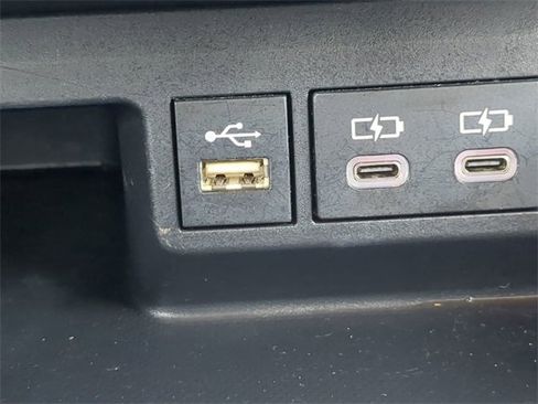 Certified 2023 Toyota Highlander XLE image 22