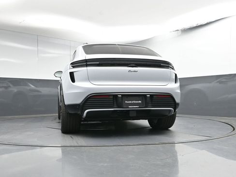 New 2025 Porsche Macan Turbo Electric AWD/4WD image 32