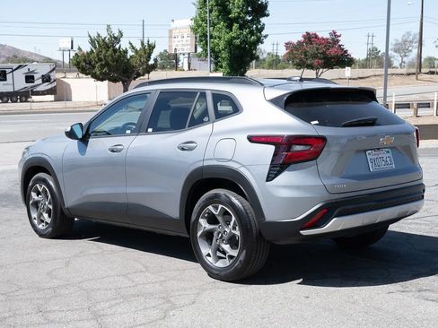 Used 2026 Chevrolet Trax LT w/ Driver Confidence Package FWD image 7