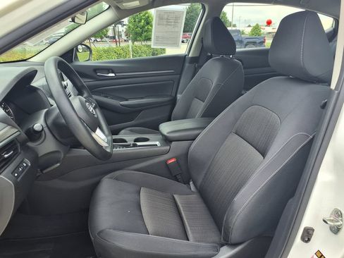 Used 2025 Nissan Altima 2.5 SV FWD image 14