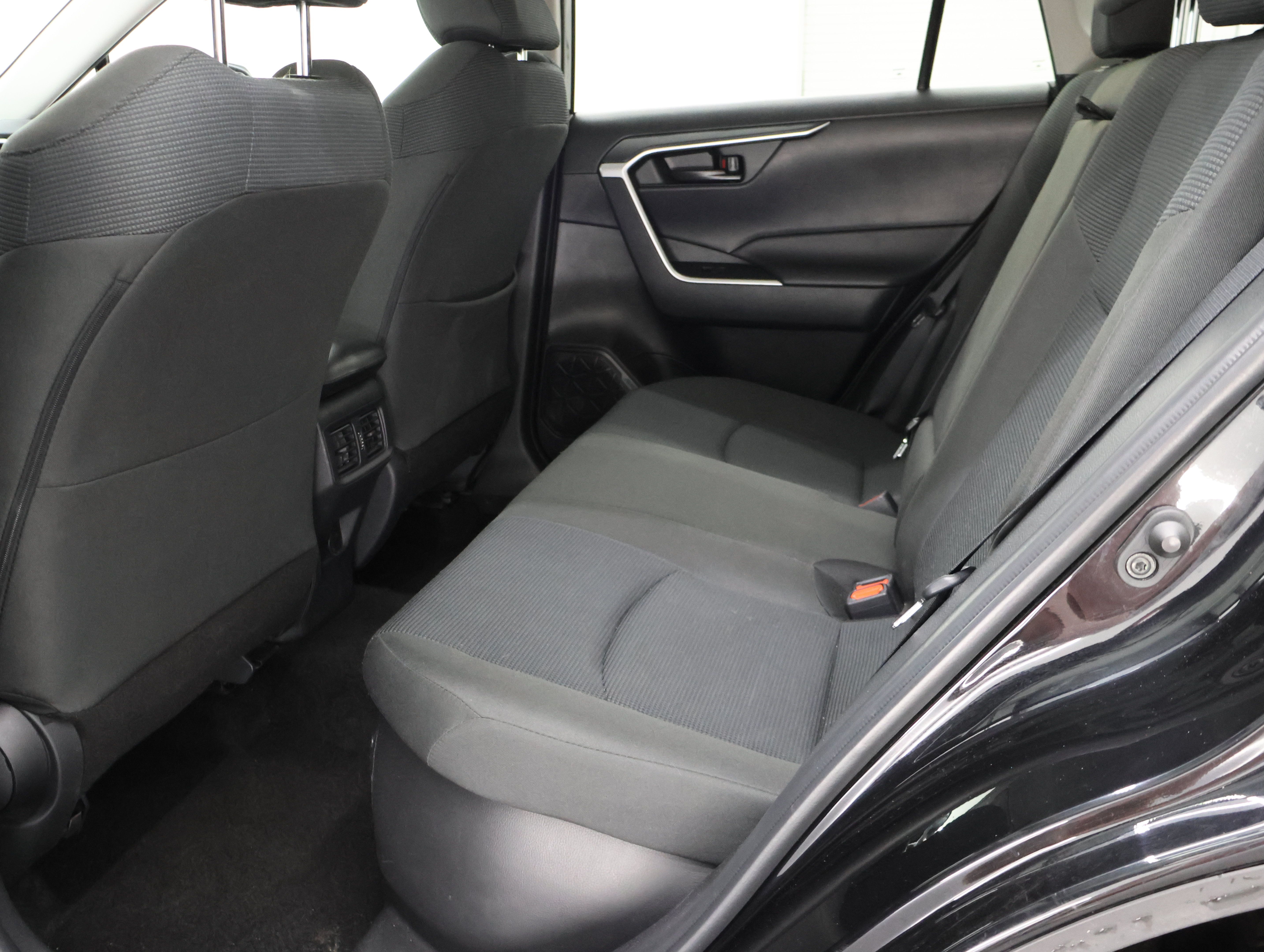 Used 2025 Toyota RAV4 LE AWD/4WD image 8