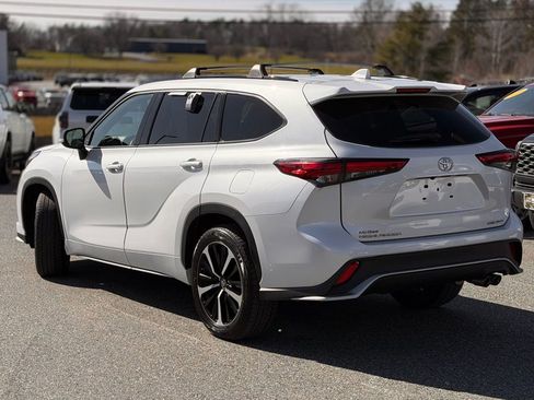 Used 2022 Toyota Highlander XSE AWD/4WD image 3
