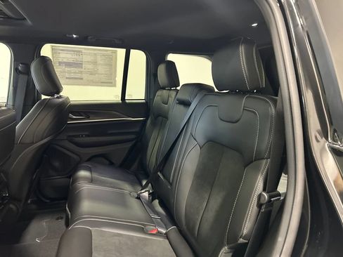 New 2026 Jeep Grand Cherokee Altitude AWD/4WD image 31
