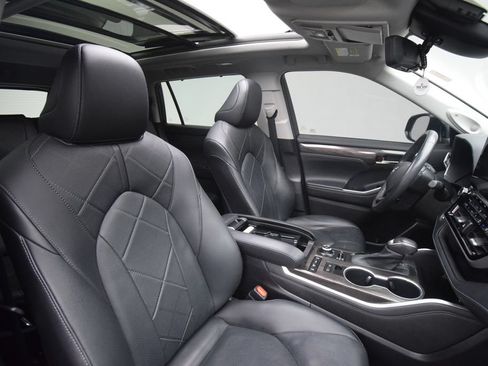 Used 2020 Toyota Highlander Platinum AWD/4WD image 21