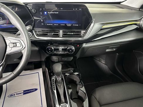 Used 2025 Chevrolet Trax ACTIV w/ Sunroof Package image 12