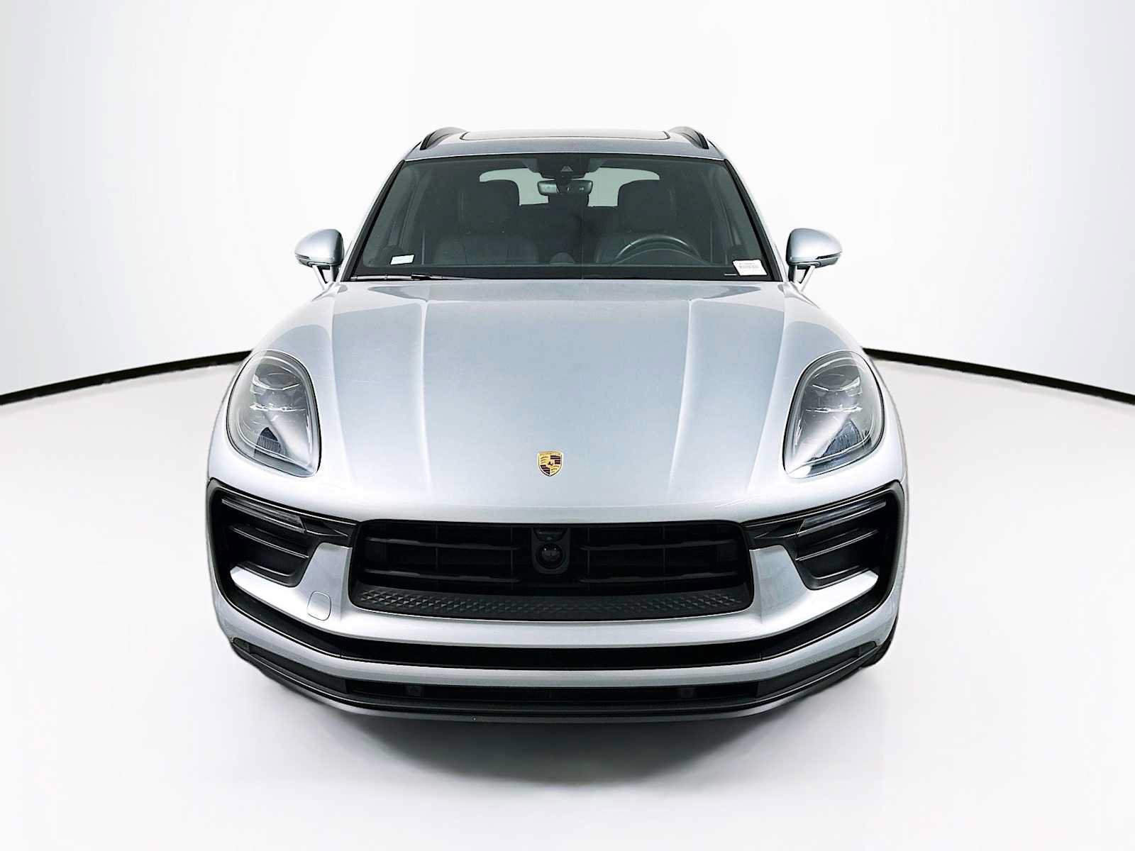 Certified 2026 Porsche Macan AWD/4WD image 6