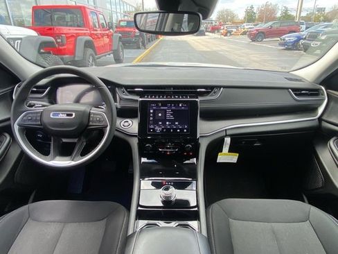 Used 2023 Jeep Grand Cherokee Laredo w/ Luxury Tech Group I image 14