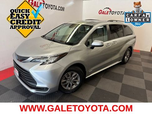 Used 2021 Toyota Sienna LE FWD image 1