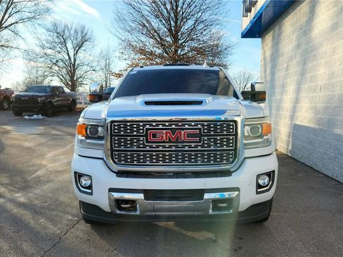 Used 2018 GMC Sierra 3500 Denali w/ Duramax Plus Package image 3