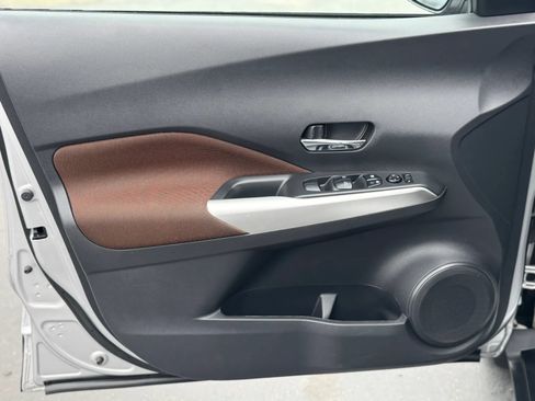 Used 2018 Nissan Kicks SR FWD image 7