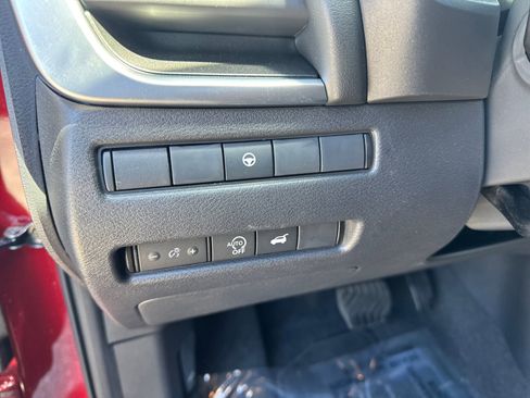 Used 2025 Nissan Rogue SV image 12