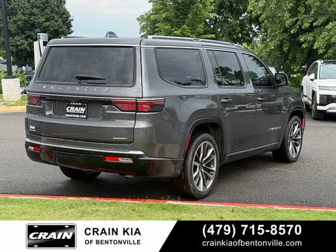 Used 2022 Jeep Wagoneer Series III w/ Premium Group I AWD/4WD image 7