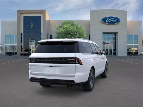 New 2025 Lincoln Navigator Reserve image 8