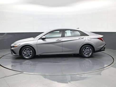 Certified 2024 Hyundai Elantra SEL FWD image 9