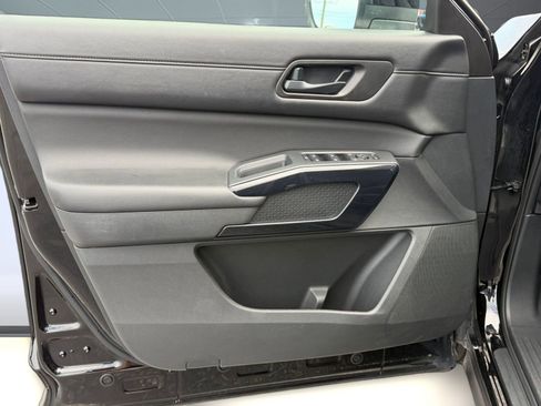 Used 2025 Nissan Pathfinder SV FWD image 26