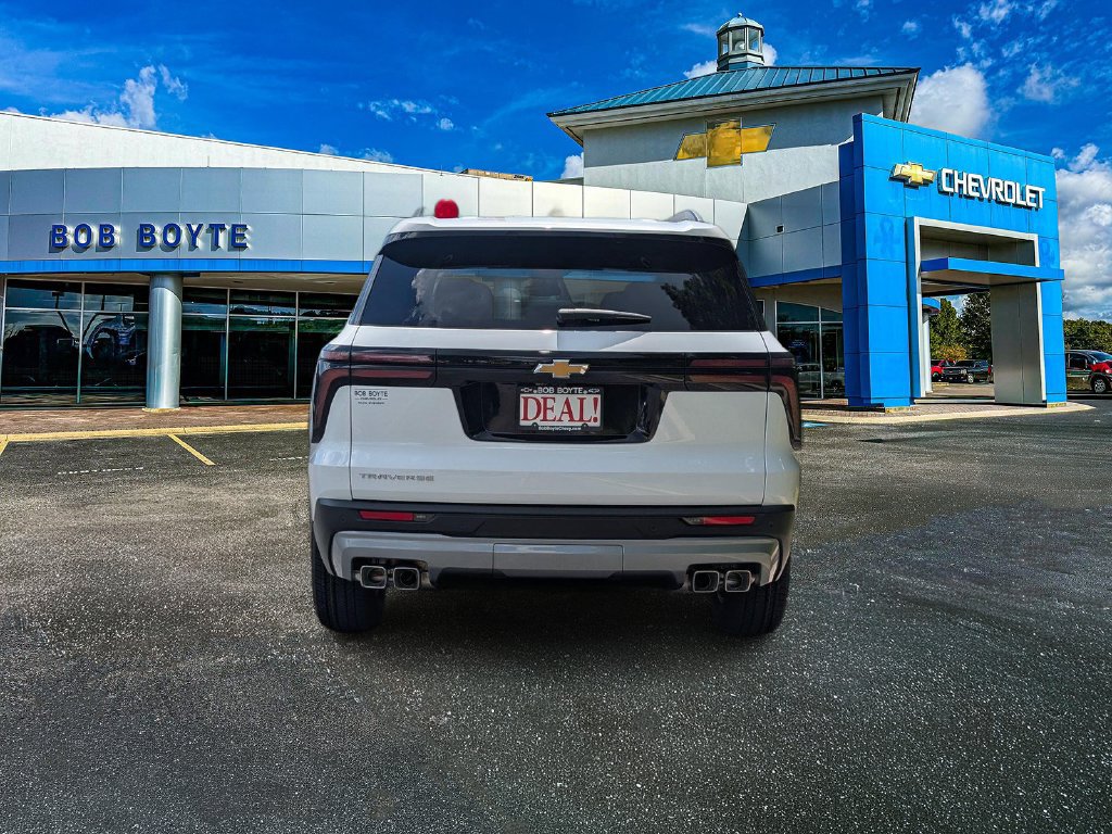 New 2027 Chevrolet Traverse LT FWD image 4