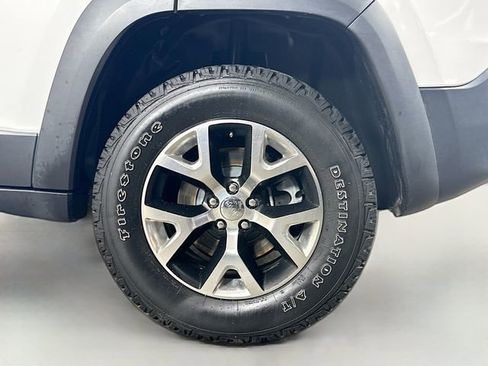 Used 2015 Jeep Cherokee Trailhawk w/ Comfort/Convenience Group AWD/4WD image 30