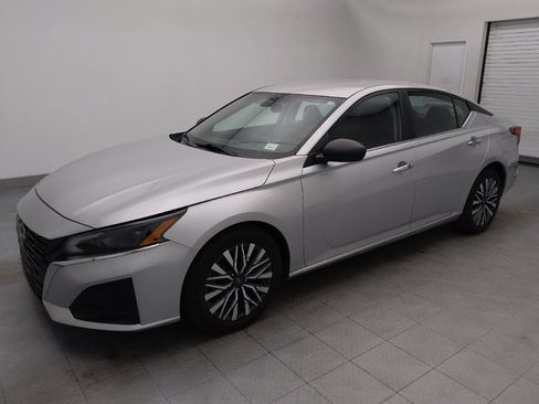 Used 2024 Nissan Altima 2.5 SV image 2