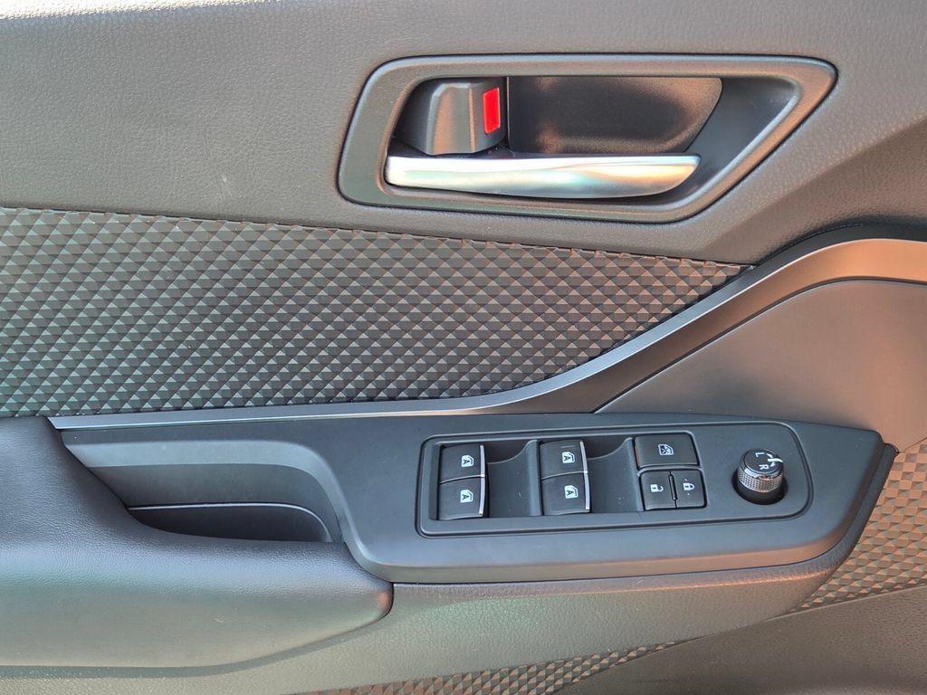 Used 2018 Toyota C-HR XLE FWD image 27