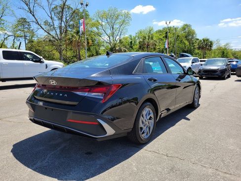 Used 2024 Hyundai Elantra SEL FWD image 5